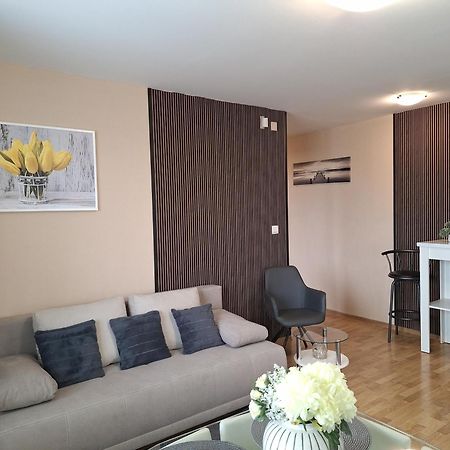 Liptovský Mikuláš Apartman Elegance מראה חיצוני תמונה