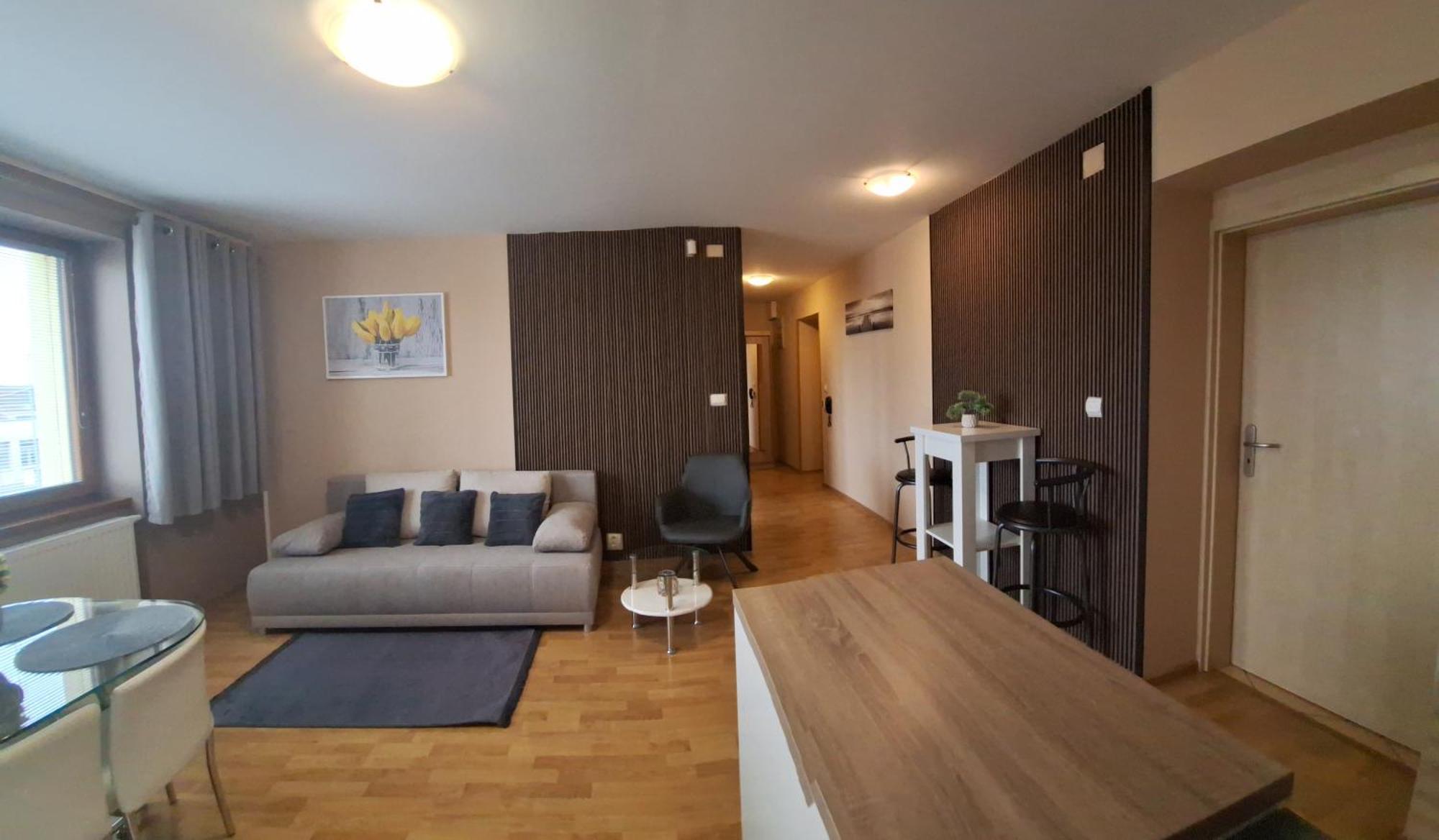 Liptovský Mikuláš Apartman Elegance מראה חיצוני תמונה