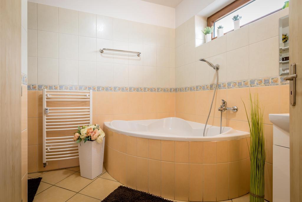 Liptovský Mikuláš Apartman Elegance מראה חיצוני תמונה
